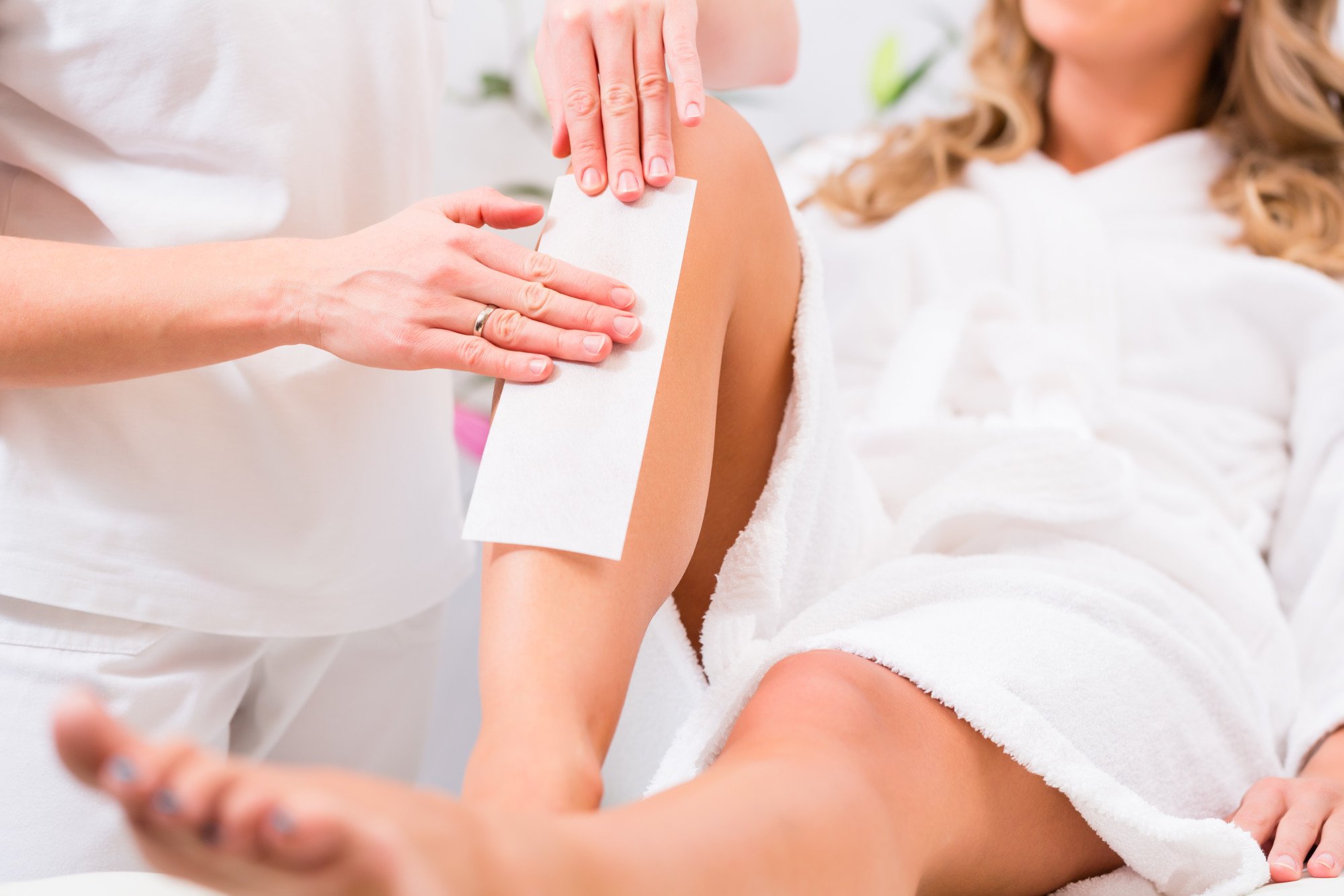 5 Benefits of Waxing vs Other Hair Removal Methods